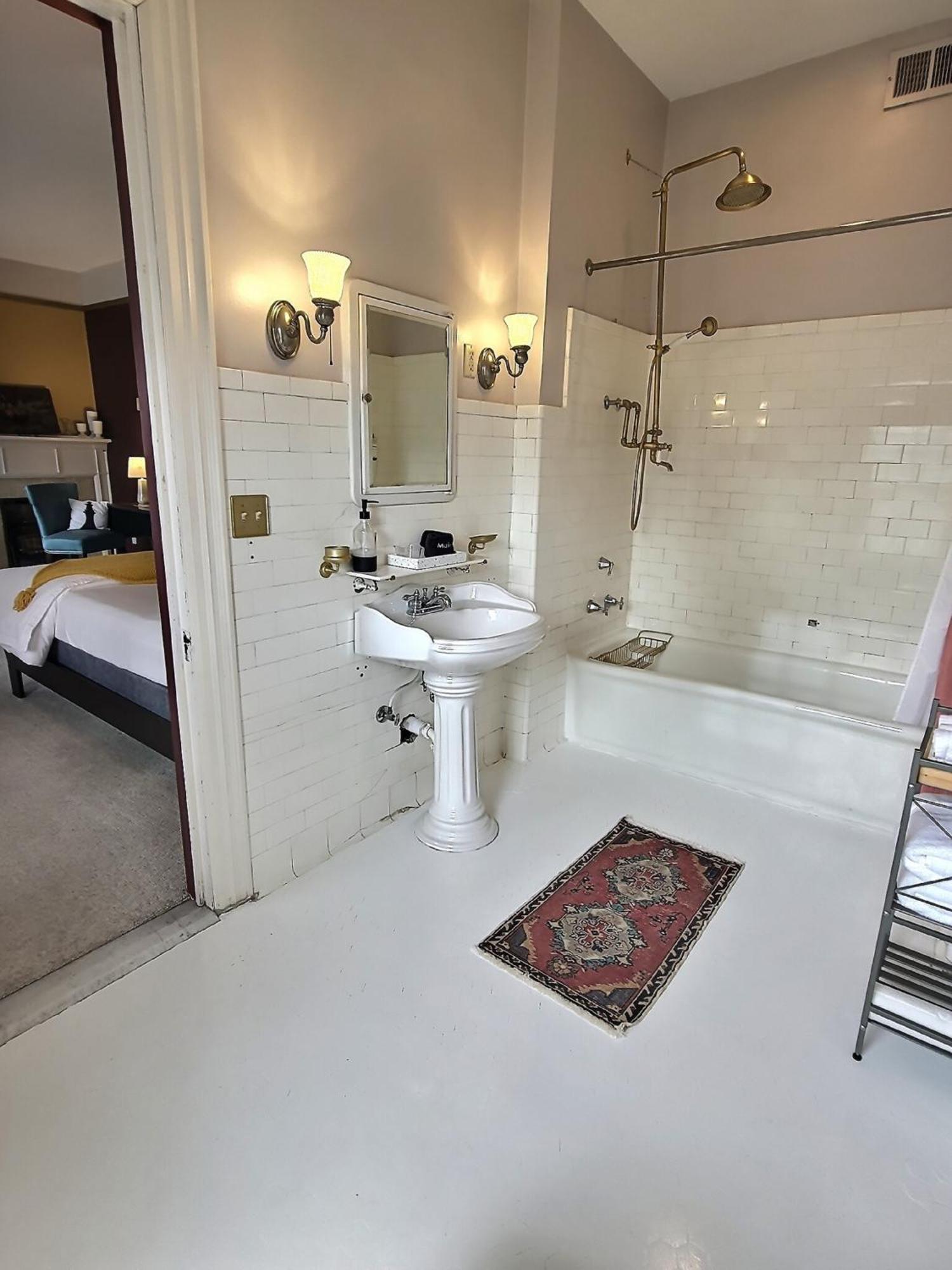 The Kings Throne Inn And Guest House Toledo Exteriör bild