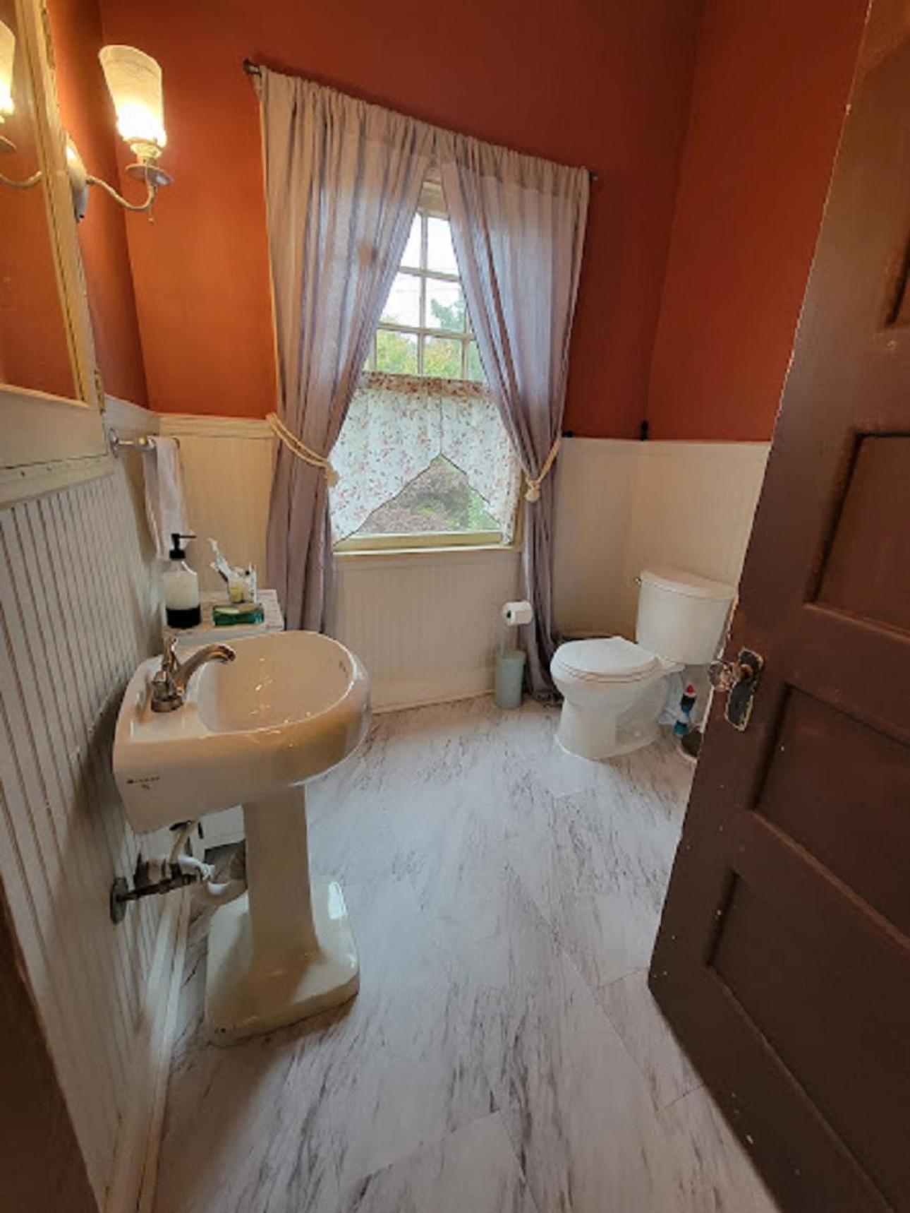 The Kings Throne Inn And Guest House Toledo Exteriör bild