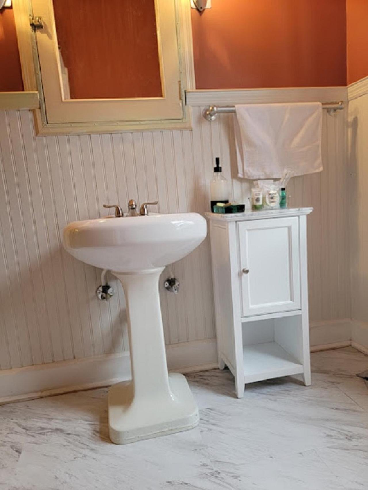 The Kings Throne Inn And Guest House Toledo Exteriör bild